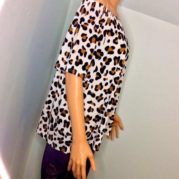 Cheetah off shoulder top - Picture 2 of 7